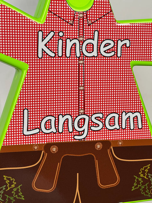 UvV 3D Sicherheitsschild Loisl /Resi Kinder Langsam Warnschild Warnpuppe Lederhose oder Dirndl