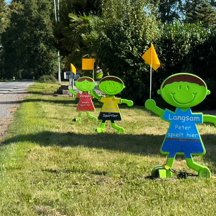 UvV 3D Warnschild Spielende Kinder Sportler, reflektierendes Trikot mit Wunschtext